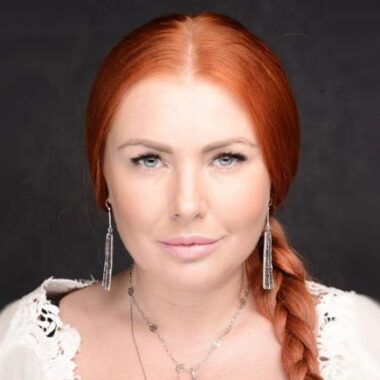 Янина <b>Бугрова</b>