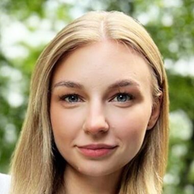 Яна <b>Зенина</b>