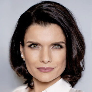 Анна <b>Азарова</b>