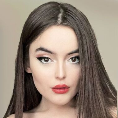 Яна <b>Леонова</b>