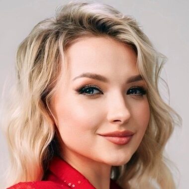 Алина <b>Фоменко</b>
